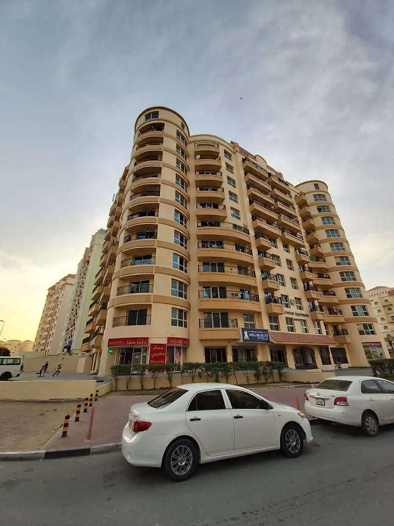 STUDIO FOR RENT IN CBD WITH COVERED PARKING
