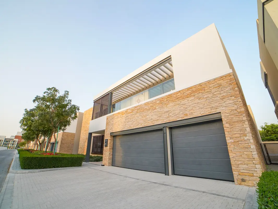 Elegantly Decorated Home With Iconic Views in MBR City