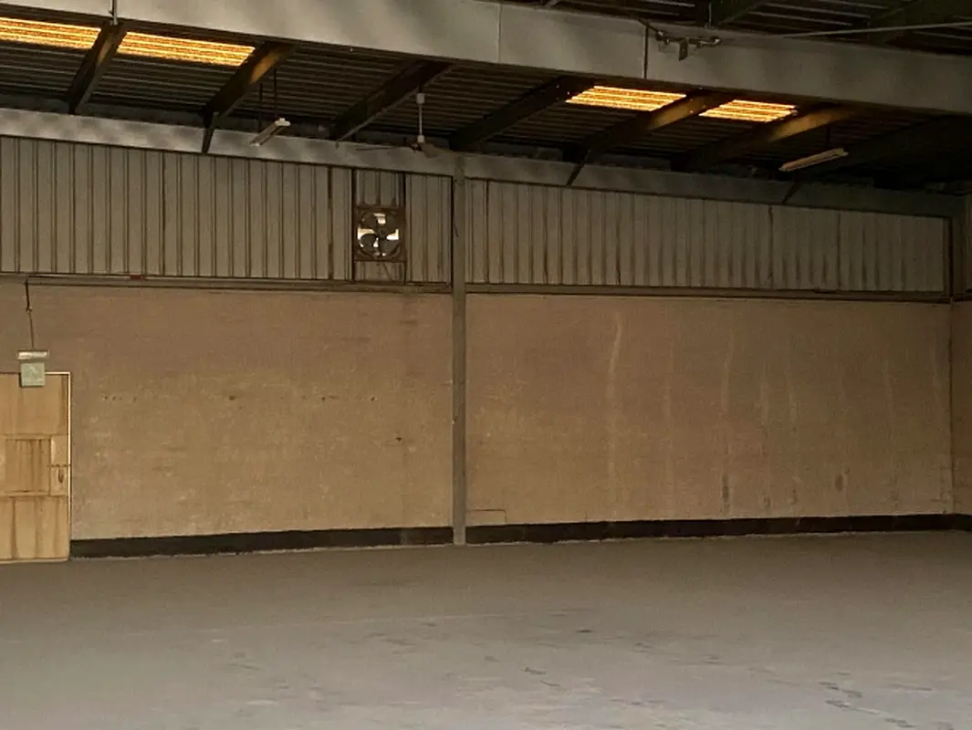 2300 sq. feet only ground floor commercial warehouse for rent in ras al khor rent 75000 per year