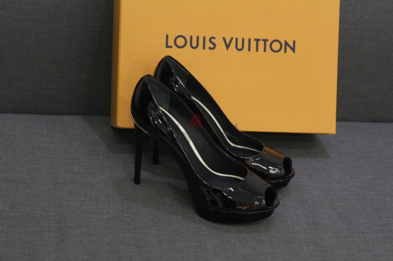 Louis Vuitton Eyeline Patent Leather Pumps