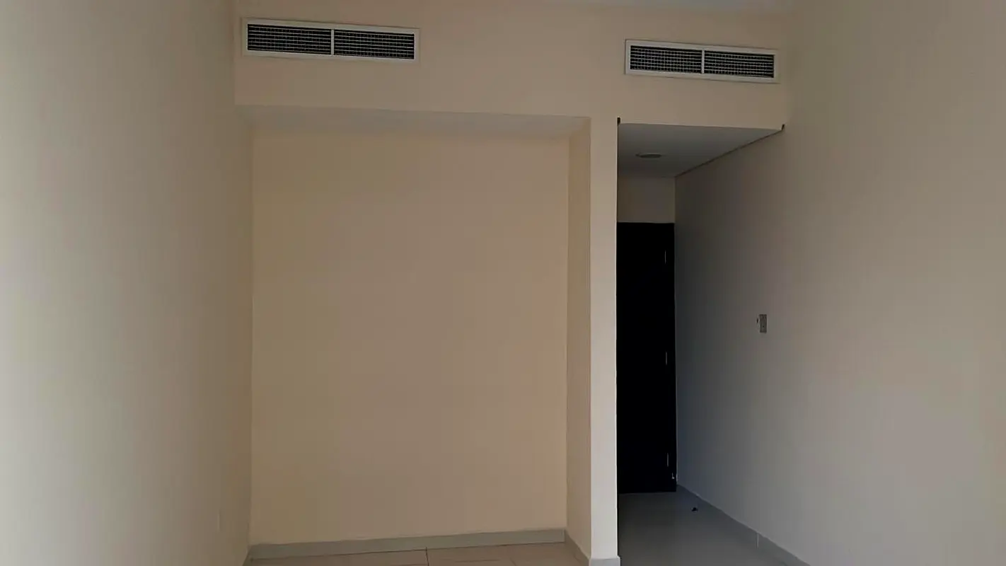 SPECIAL OFFER FOR SALE EMPTY 1 BED HALL WITH PARKING WITH CONNECTION CHARGES IN LILIES TOWER