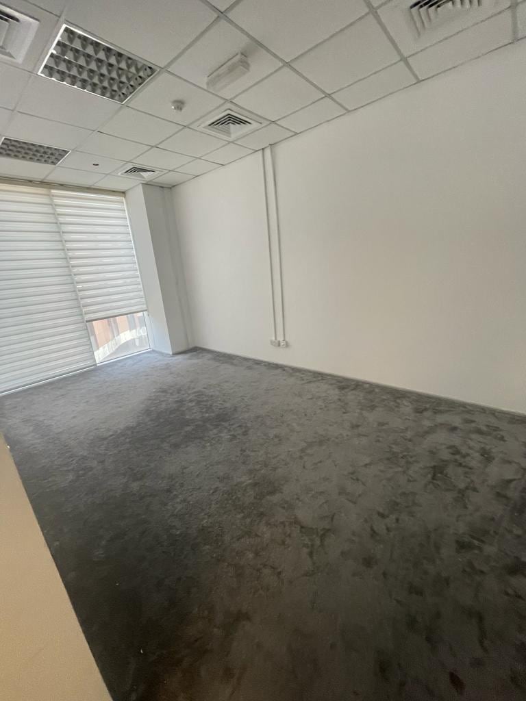 HIGH END ,NEWLY CONSTRUCTED OFFICE IN PRIME LOCATION