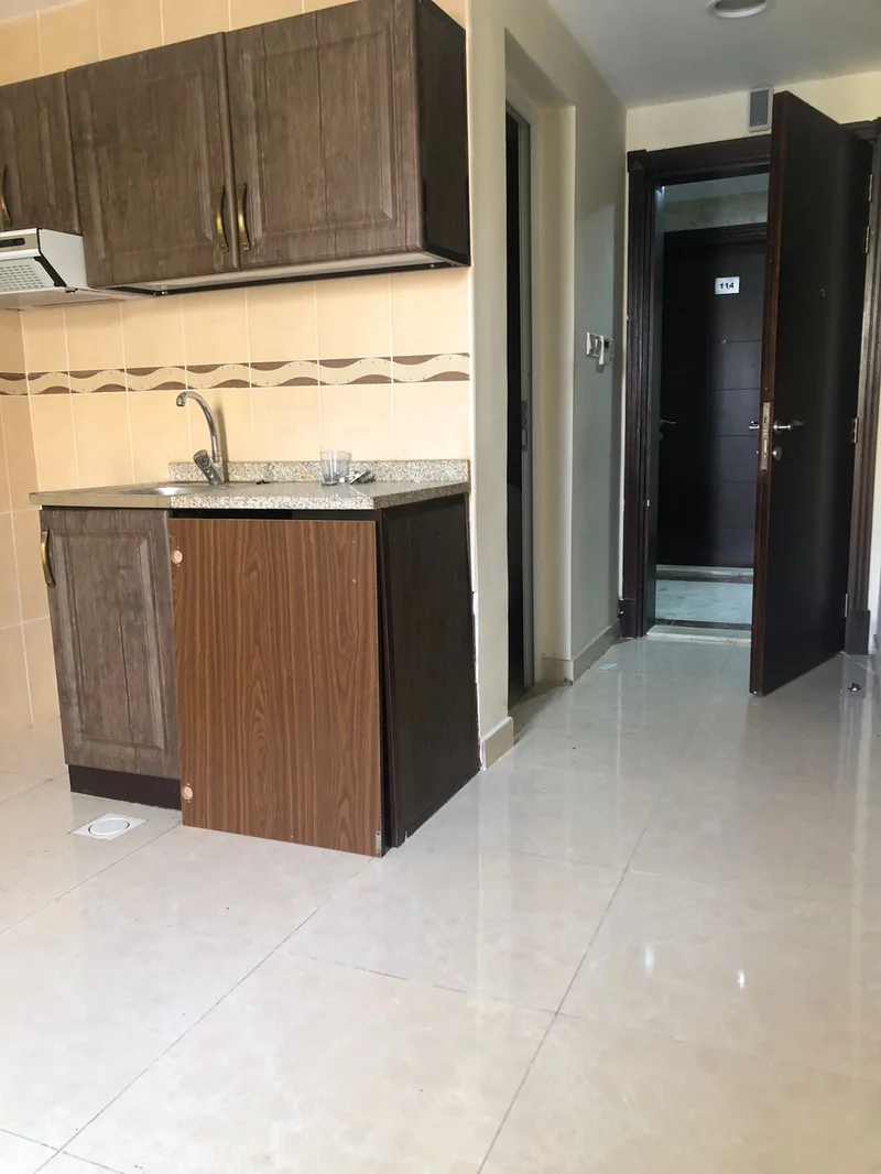 STUDIO FLAT IN  NEAR CITY CENTER BUR DUBAI