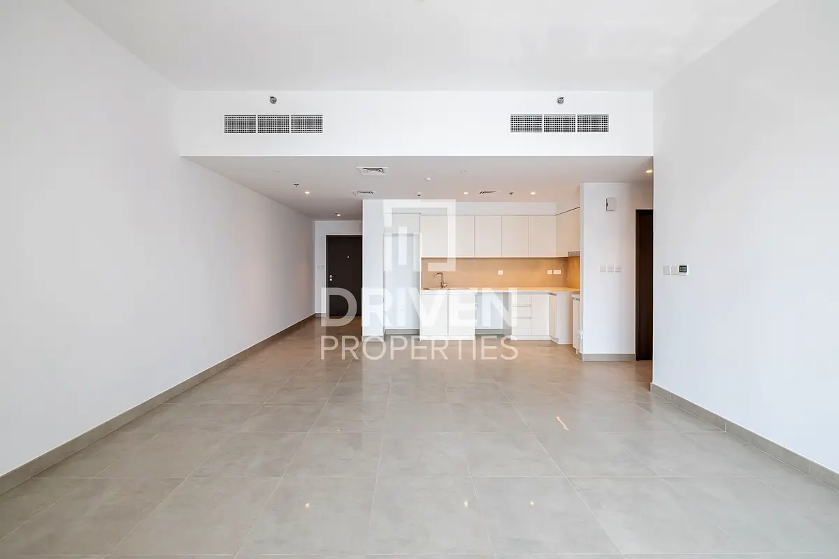 Brand New Apt with Skyline and Burj View