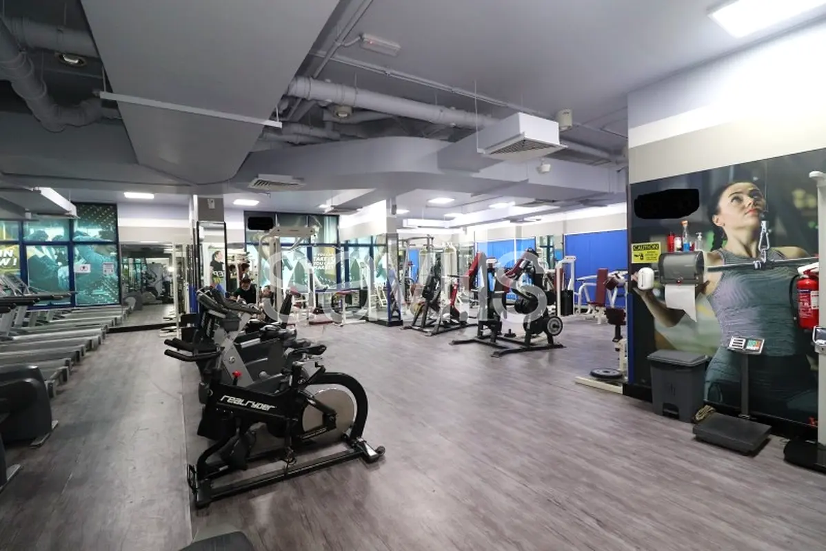 GYM w/ equipment | Key money | Good ROI