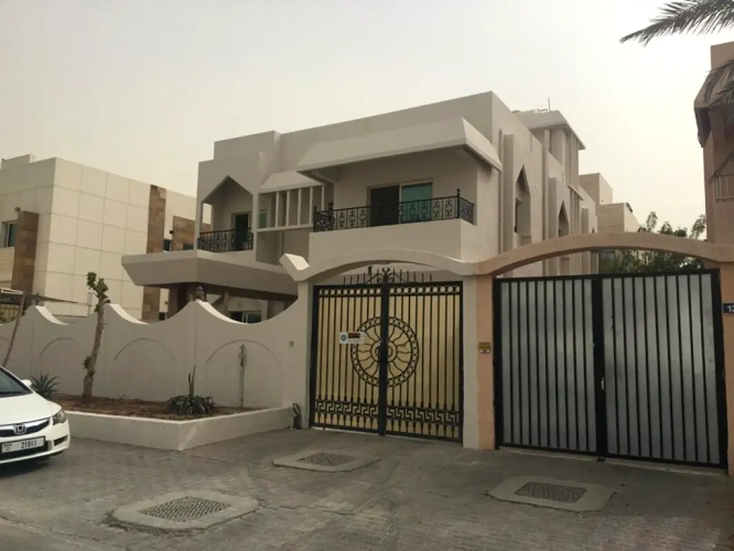 07 bedroom  Villa   Huge size    excellent location jumirha .