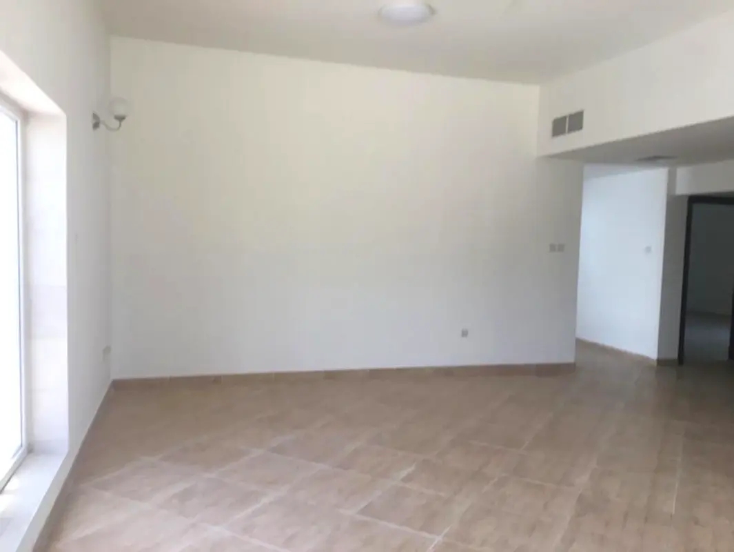 04 VILLA       CORNER COMPLEX     HIGH RENTAL INCOEM