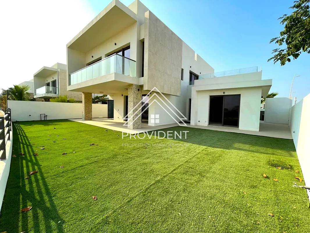 Amazing Golf View l 4 BR Corner Unit  l Vacant Now