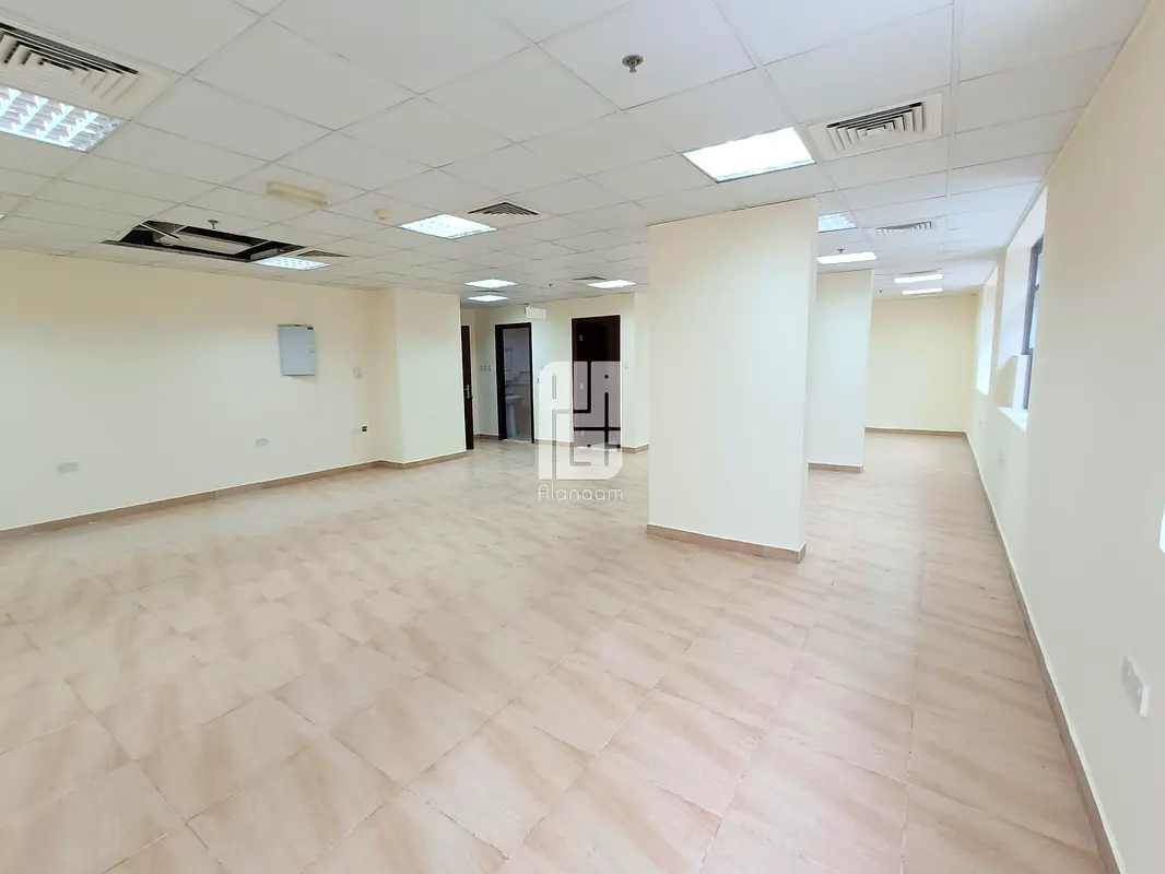 Hot Deal !! 100sqm Commercial Office in Main street