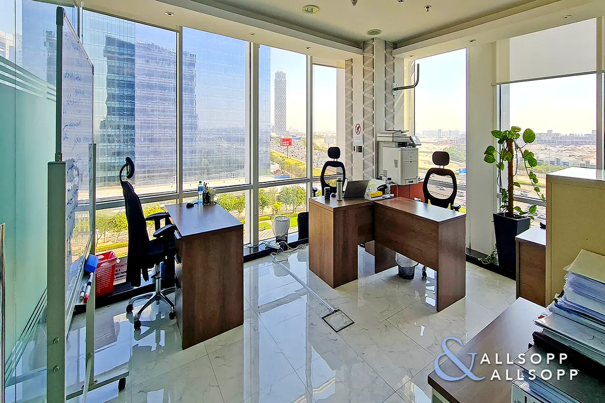 Fully Fitted | Vacant Feb | Partitioned