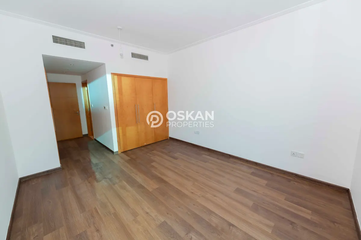 VACANT NOW | MARINA VIEW | FULLY UPGRADED