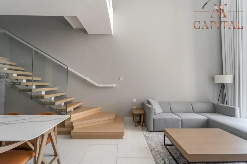 Large 1BR /LOFT / Vacant / Furnished