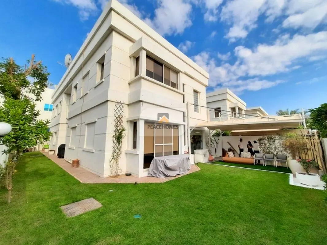 QUIET SUBURBAN VILLAS IDEAL FOR FAMILY || HUGE 5 BHK WITH MAIDS ROOM || SURROUNDED BY GREENERY
