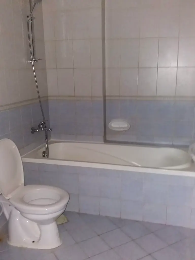Spacious Unit | Close To bus station | 1 bedroom hall For Rent | England Cluster