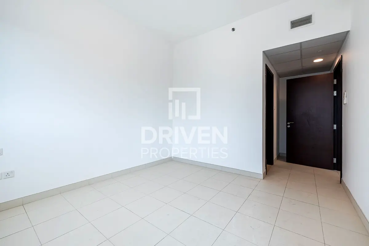 Stunning and Bright Apt | Prime Location