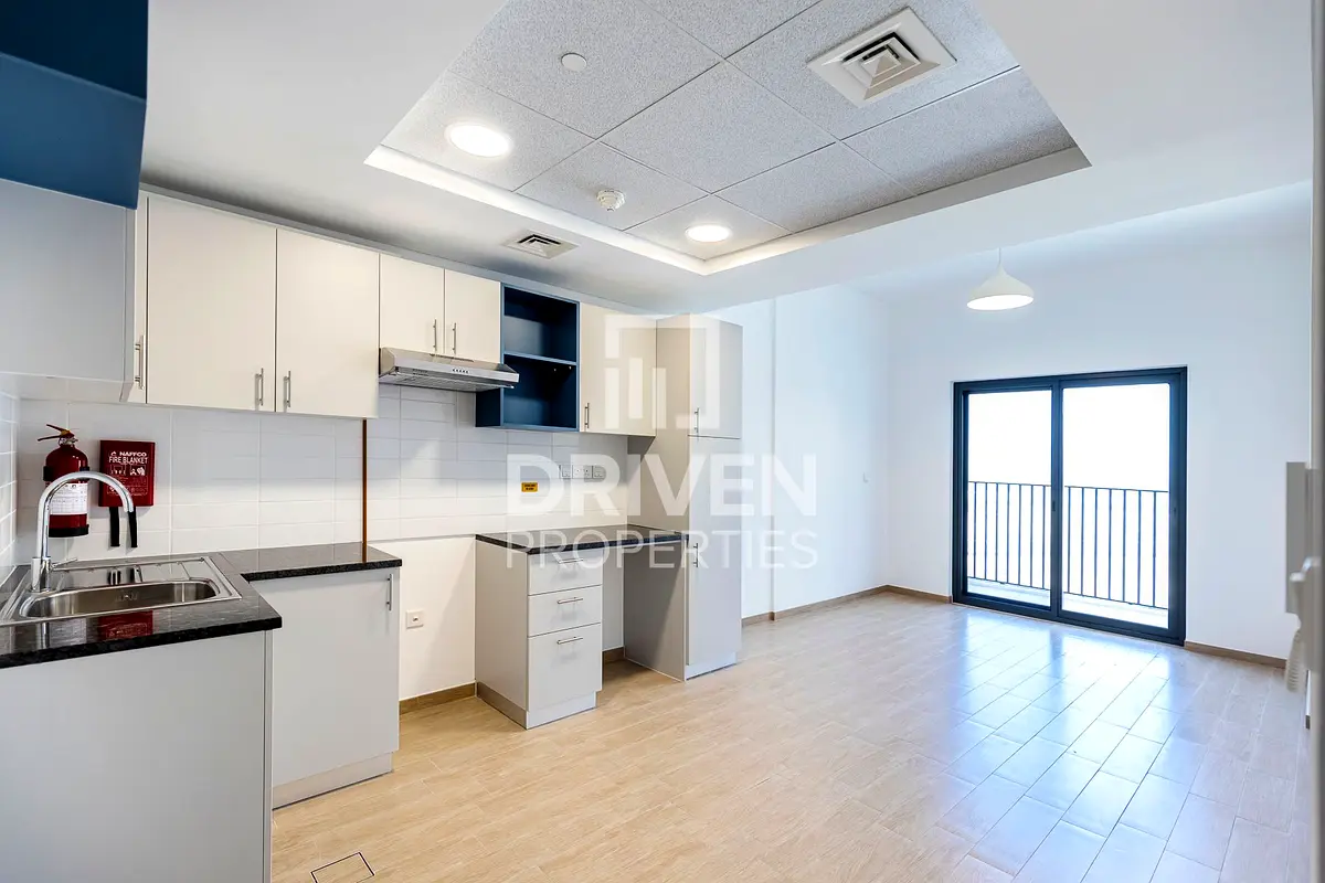 Bright Apt | High Floor | Community View