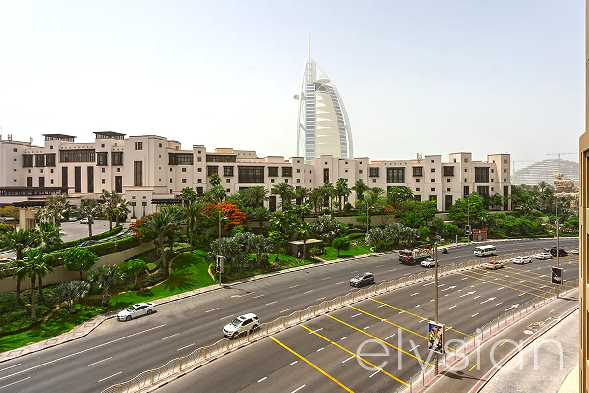 Iconic Burj Al Ararb View | Unfurnished | Vacant