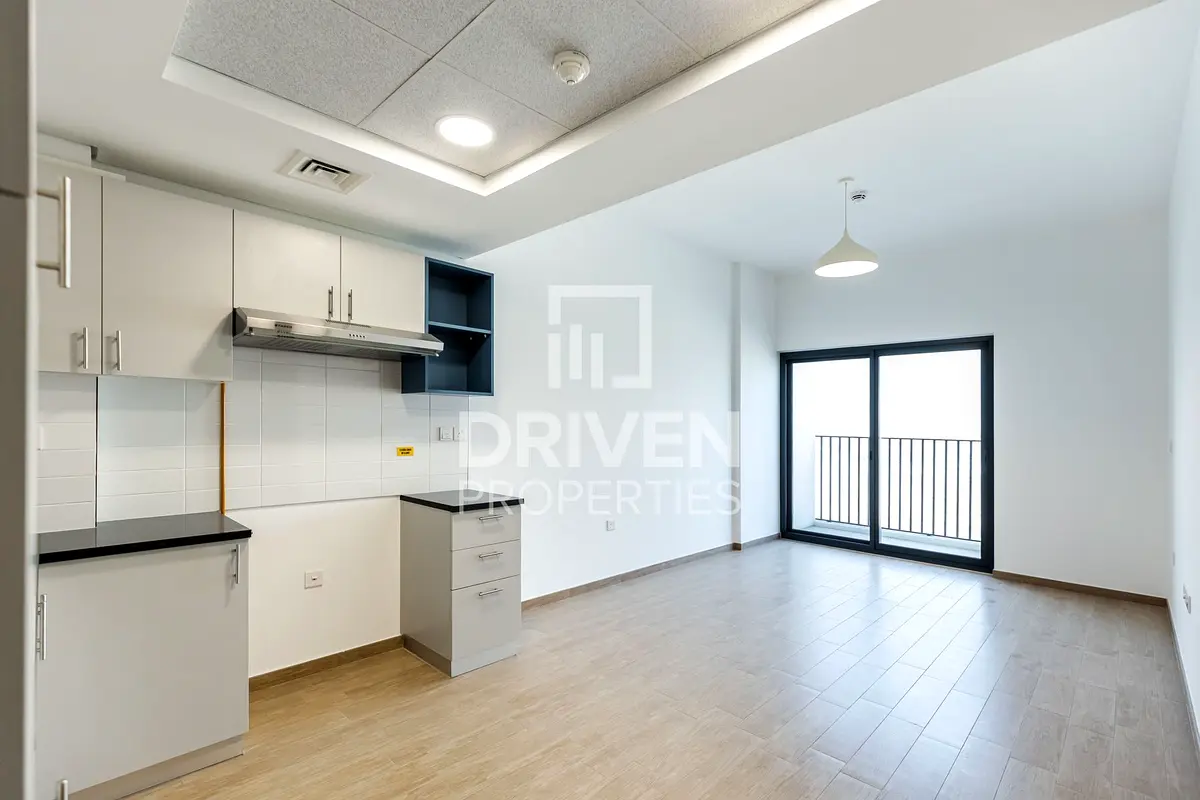New Apt Beautiful community w/ Park View