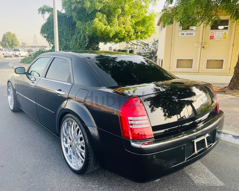 CHRYSLER 300C  HEMI MODEL 2006 LOW MILEAGE FRESH JAPAN IMPORT | dubizzle