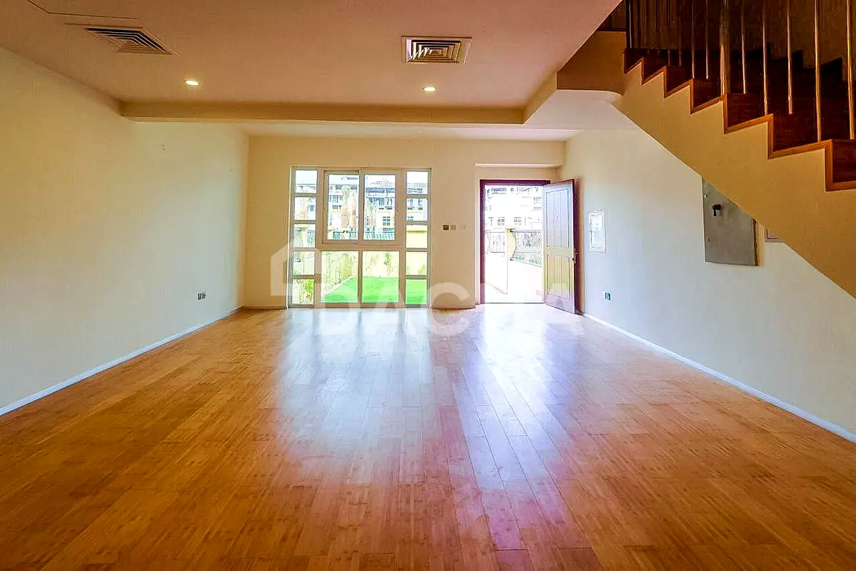 Spacious Layout / Modern Style Villa / Great Location