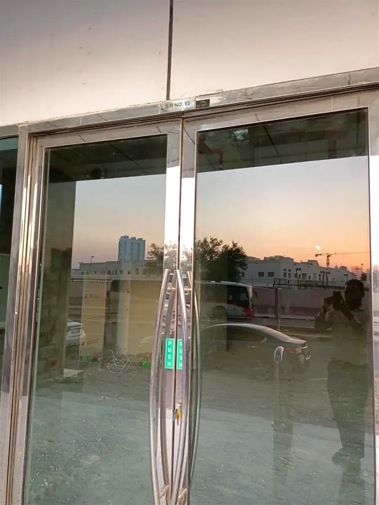 Retail shop Prime Location suitable for Bank , Pharmacy , Clinic