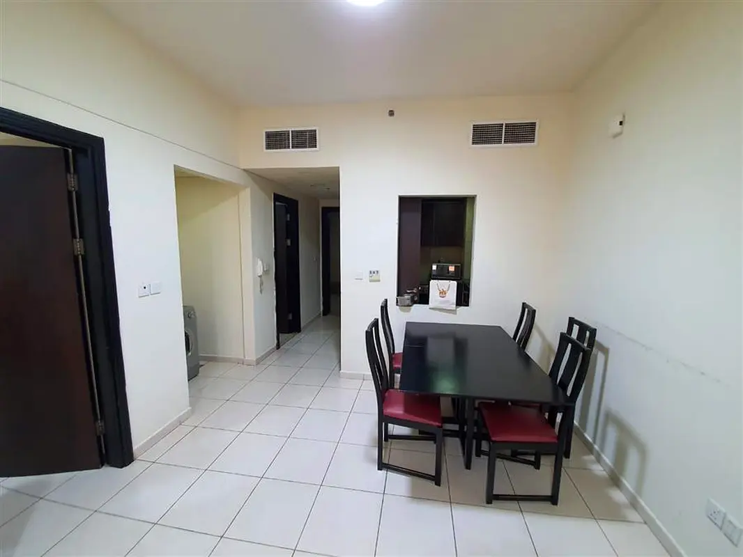 READY TO MOVE | SPACIOUS ONE BEDROOM WITH PARKING | CBD BUILDING