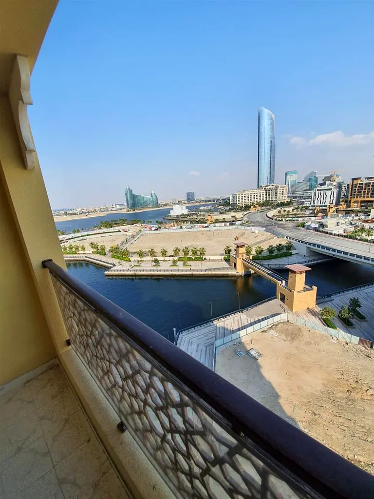 PRIME LOCATION | SPACIOUS 2 BEDROOM | NEAR CANAL