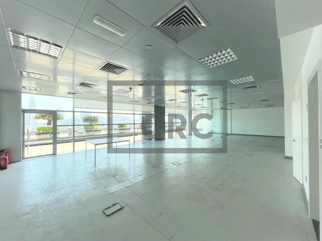 2 GLASS PARTITIONS | ACCESS TO TERRACE