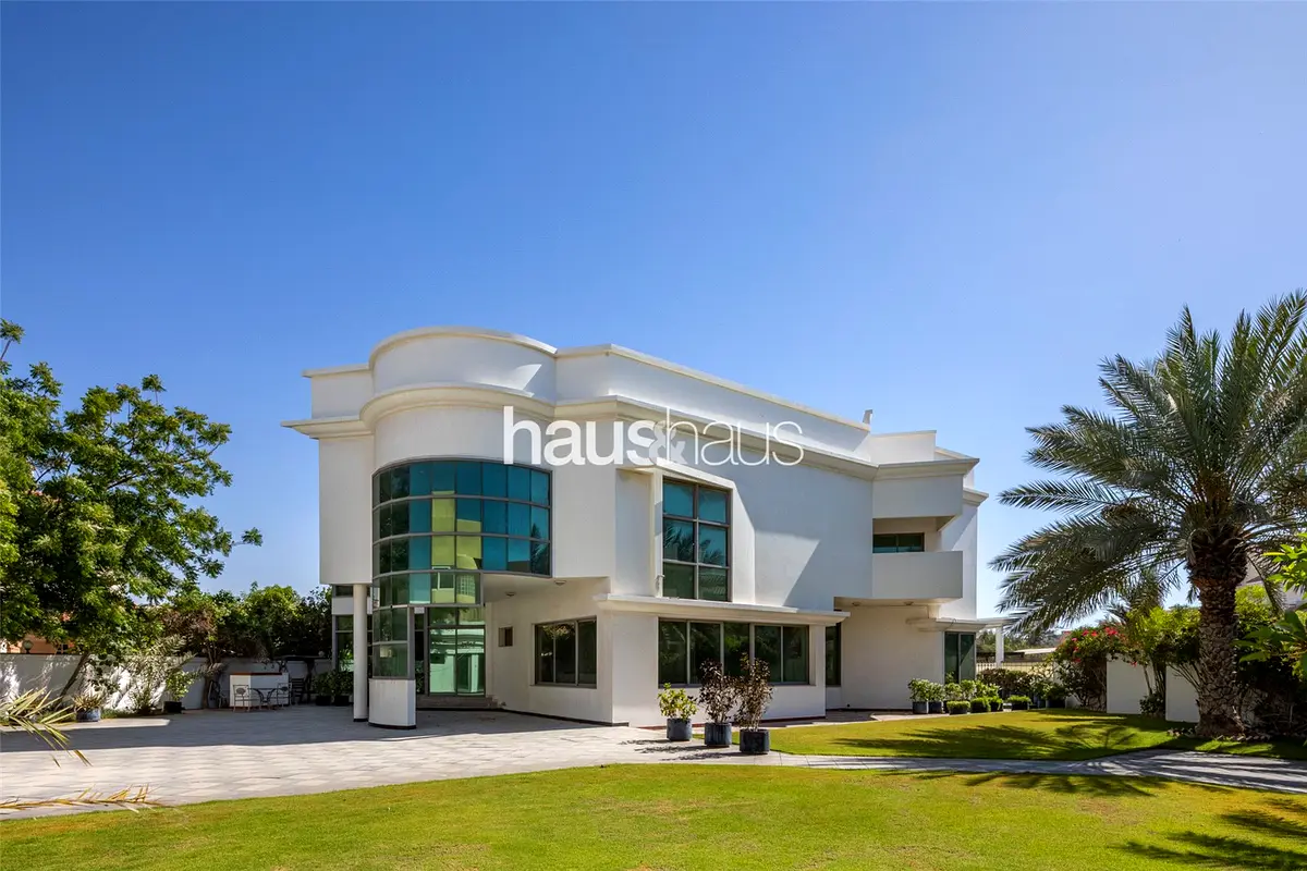 Villas for sale in Umm Suqeim Buy Houses