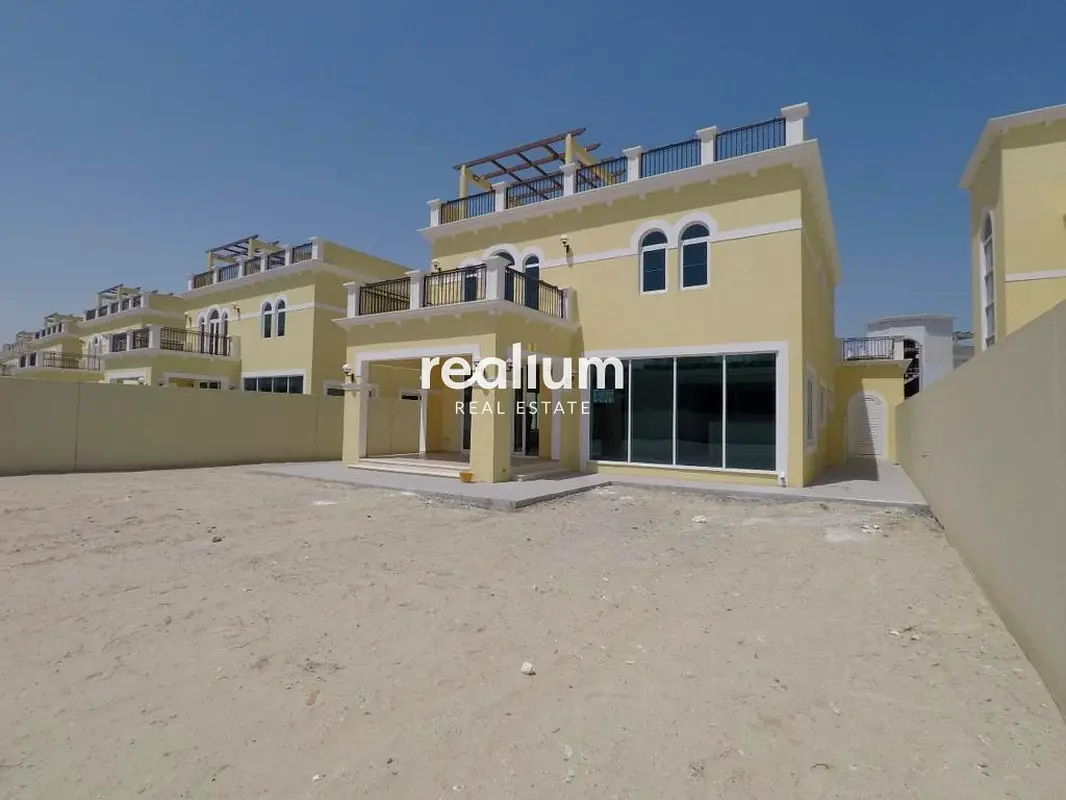 GREAT DEAL / HUGE PLOT / VACANT ON TRANSFER