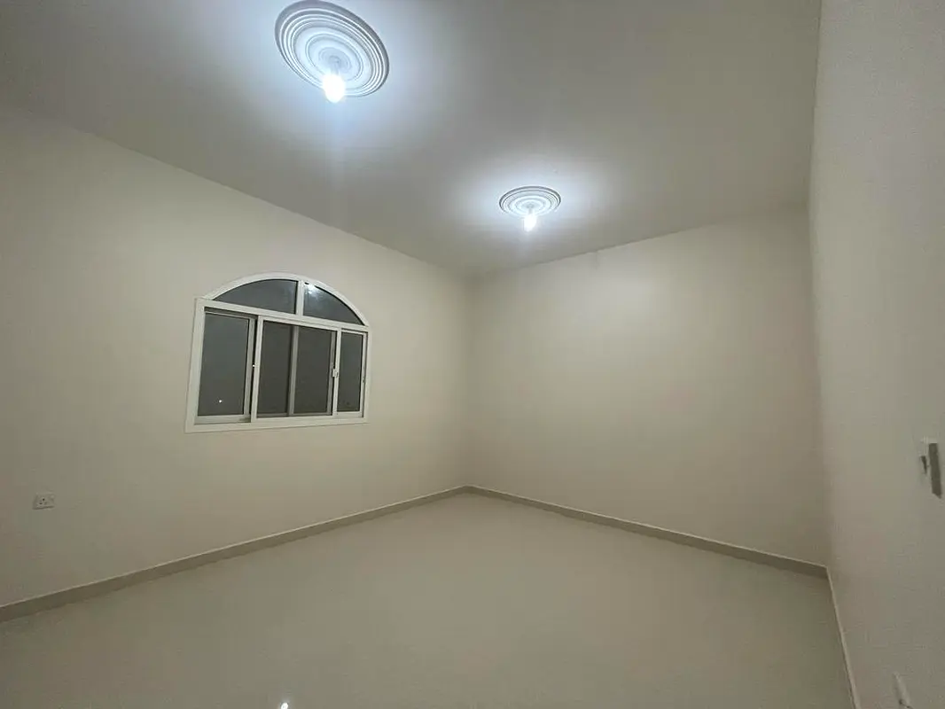 PRIVATE VILLA 4 BEDROOM MAJLIS WITH PRIVATE YARD WITH TOWSHEEQ  ONLY 120K YEARLY AT BANIYAS EAST