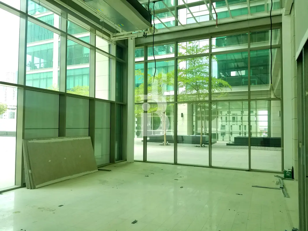 Fitted Retail Space | High ceiling | Prime location