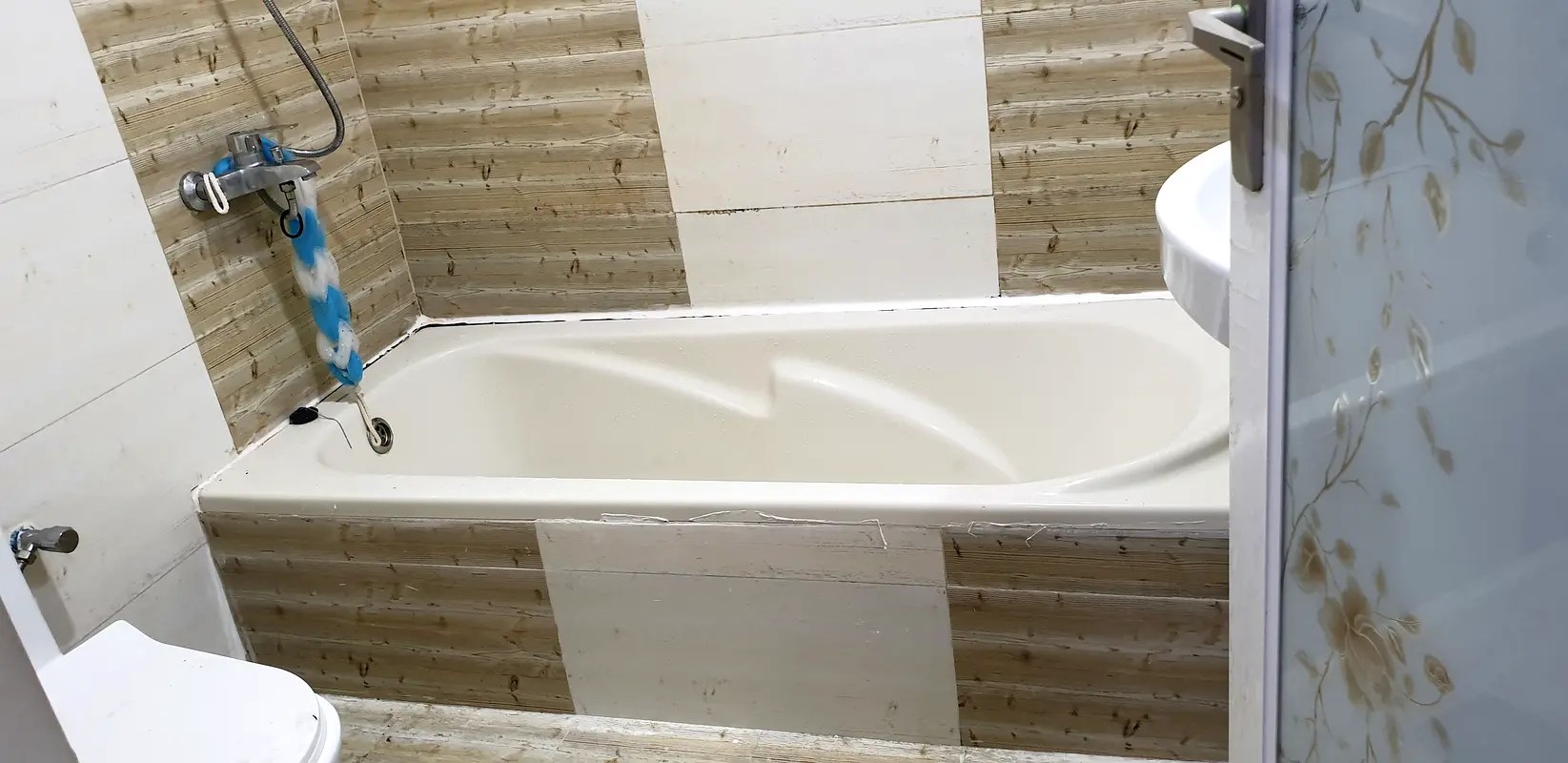 FOR RENT SPACIOUS STUDIO AVAILABLE IN ELECTRA STREET READY TO MOVE