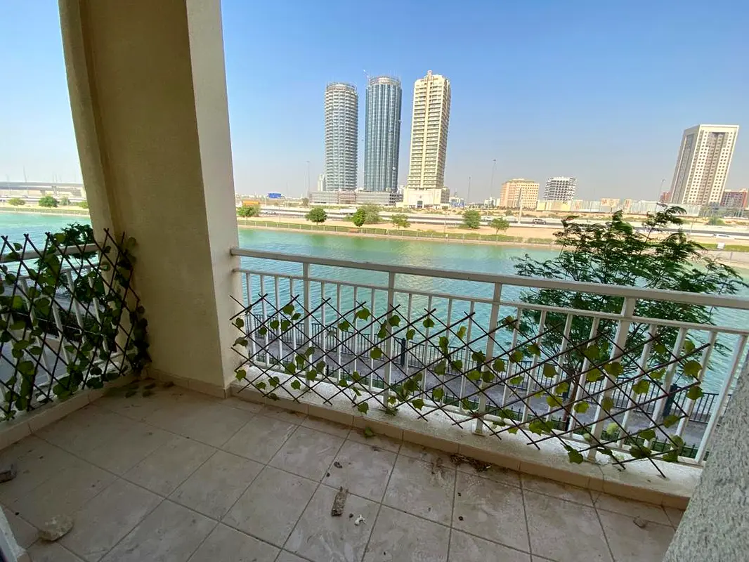 Lake View Ready To Move 1bhk With Balcony For Rent In Queue Point