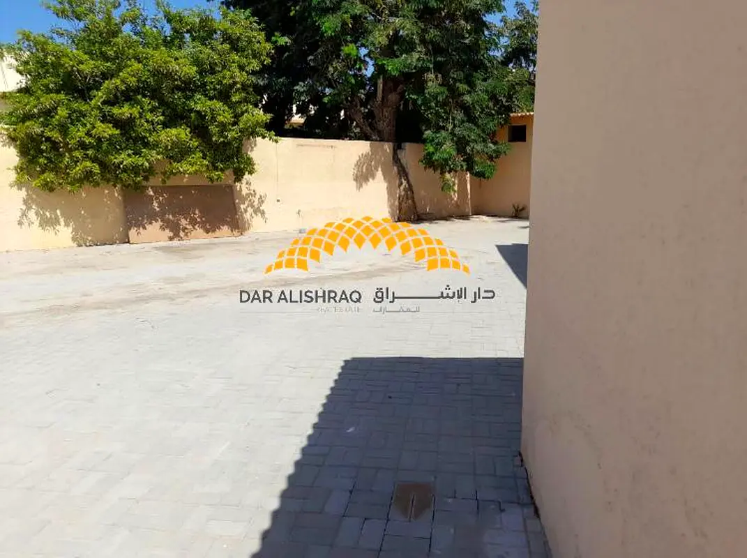 Spacious villa | Villa main road | 2 master