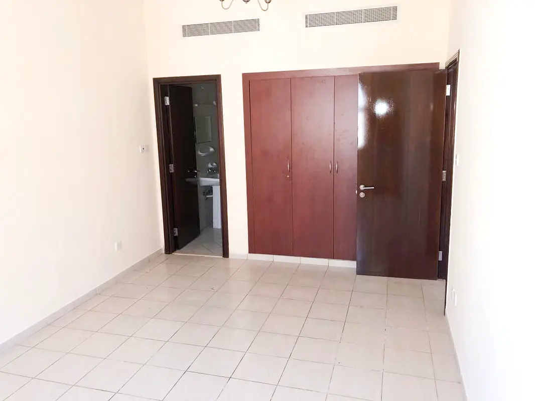 Spacious 1 Bedroom For Rent In Spain Cluster