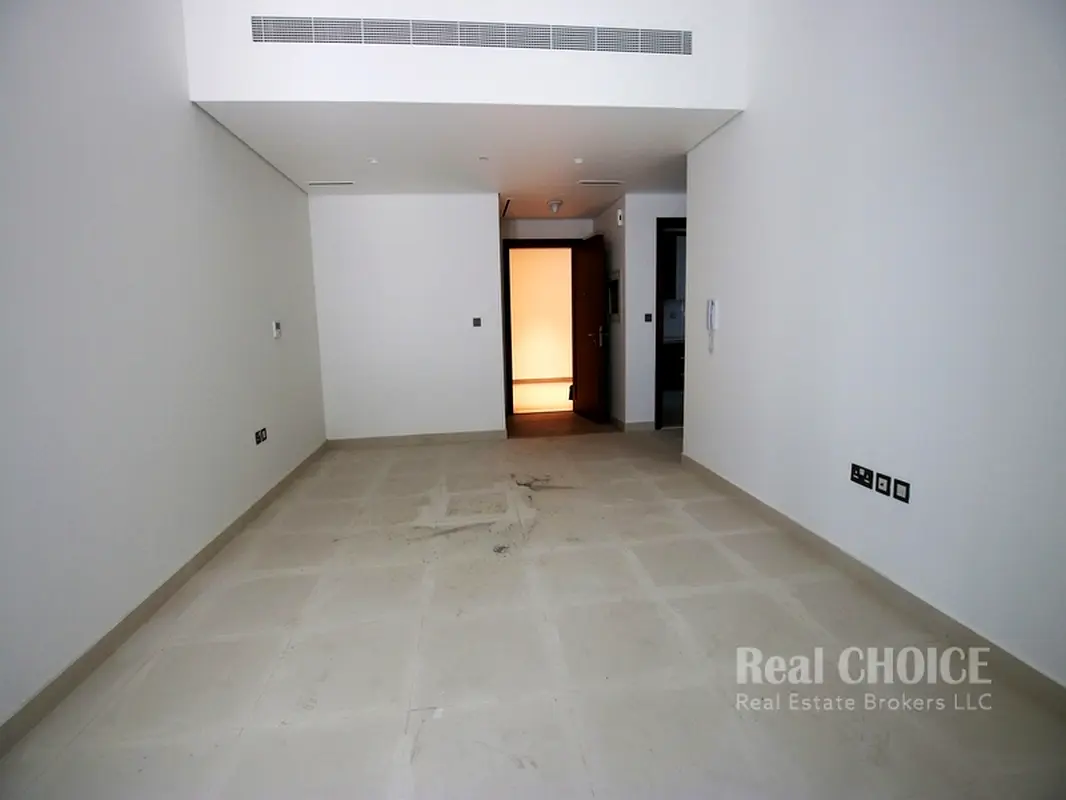 Brand new  and Spacious 1 BR l 12 months Rent l 12 Cheques