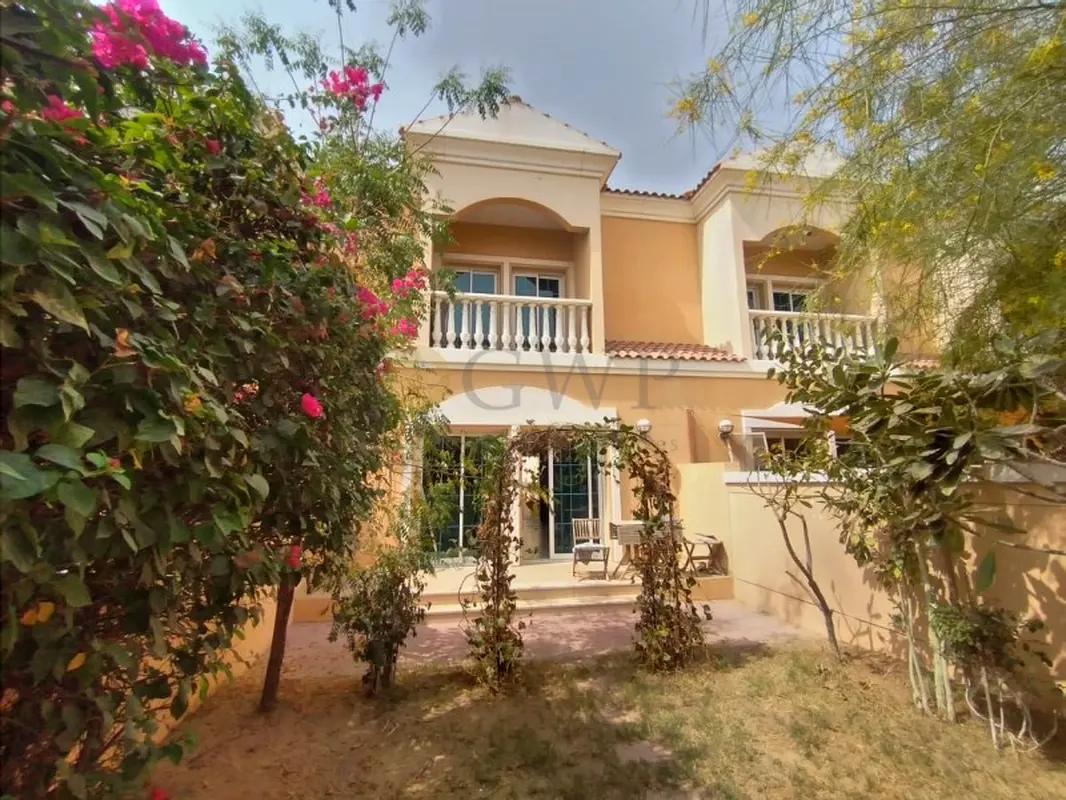 Amazing Single Row Duplex Townhouse With Green Backyard