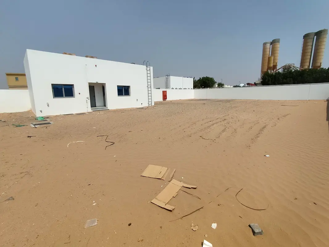 7500 sqft plot with 2 rooms,pantry,3 toilets but WITHOUT INTERLOCKING OR ROADBASE !!