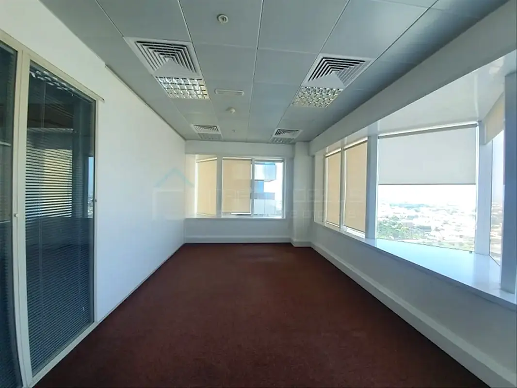 Fitted office with 6 partitions  | No Commission !