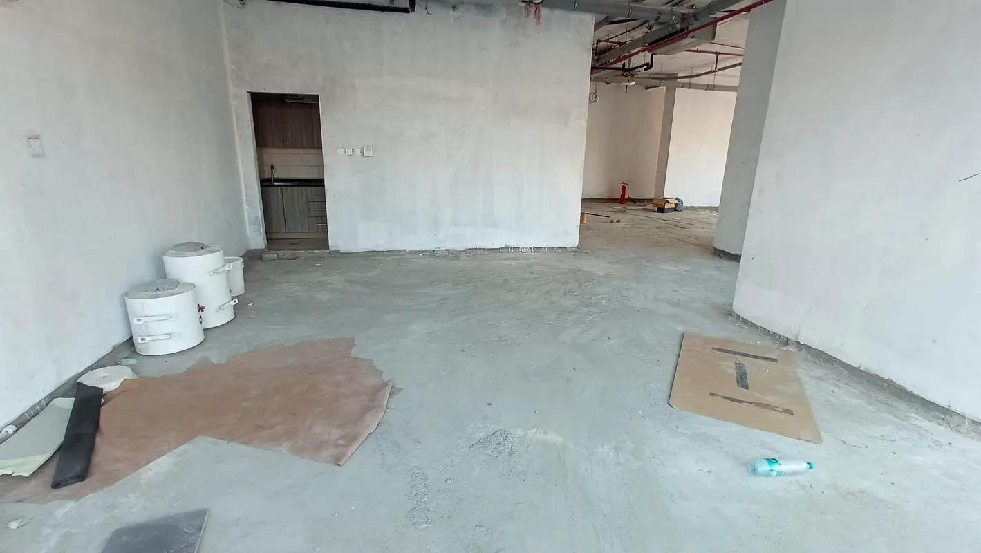 BEST OFFER: LEASE SHOP IN POPULAR AREA