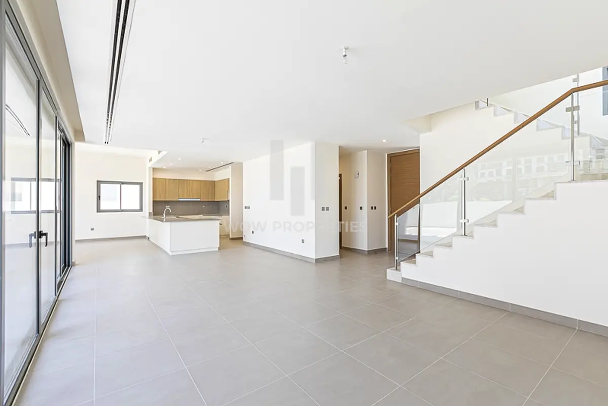 Vacant Now | Single Row | Prime location