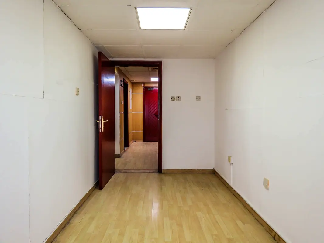 0% Commission Spacious Office