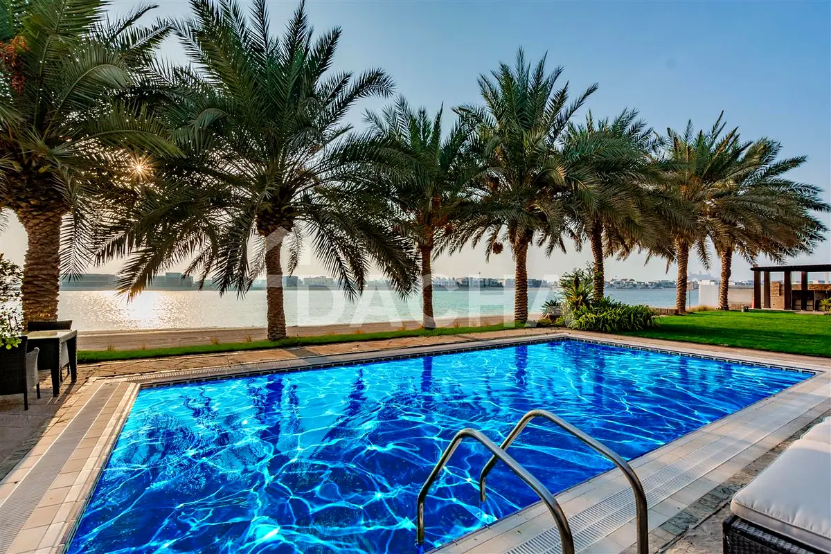 Sunset sea view / End frond upgraded signature Villa / Vacant