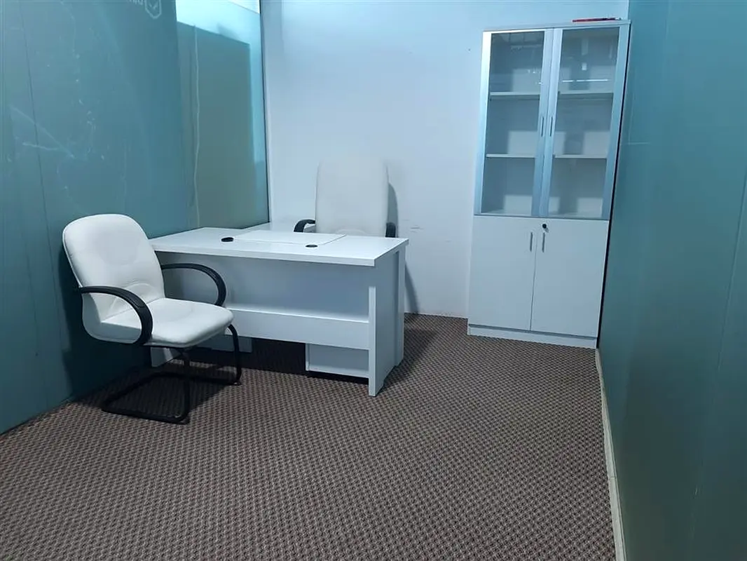 EXECUTIVE PREMIUM OFFICE AVAILAIBLE l NO COMMISSION