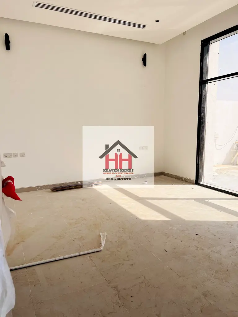 5 SPACIOUS BEDROOMS 6 SPACIOUS BATHROOMS 2 HALL  SPLENDID KITCHEN