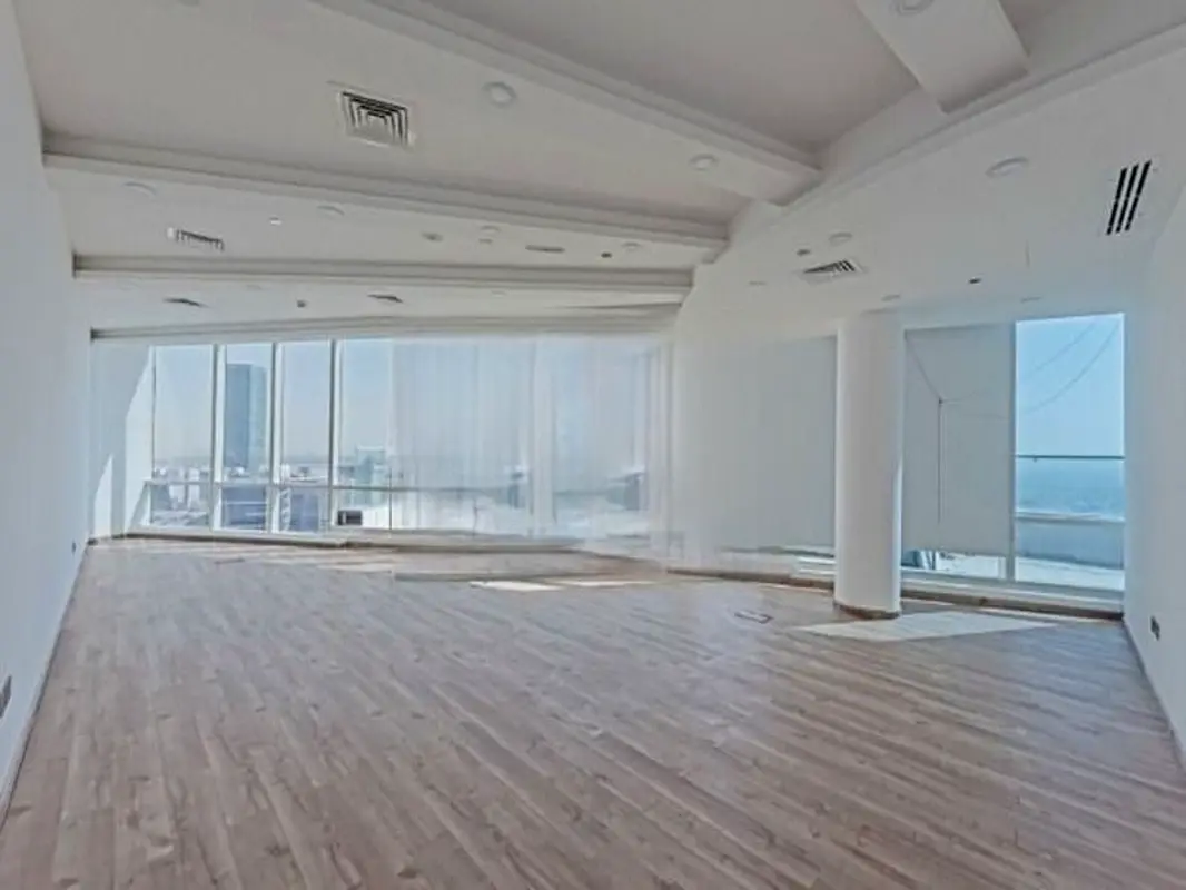 High Floor |Spacious |Vacant |Near Metro
