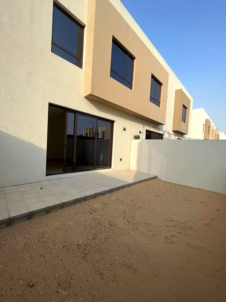 Brand new villa 3 bedrooms villa for rent:85k 3000 sqft ready to move