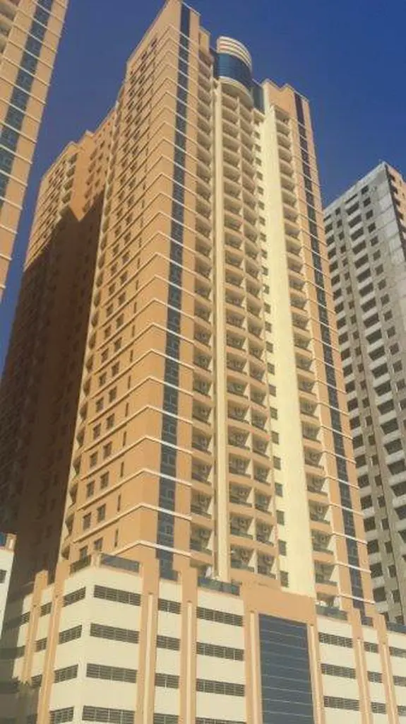 Today Deal Paradise Lake Tower: 1 Bedroom Hall with Parking  14k