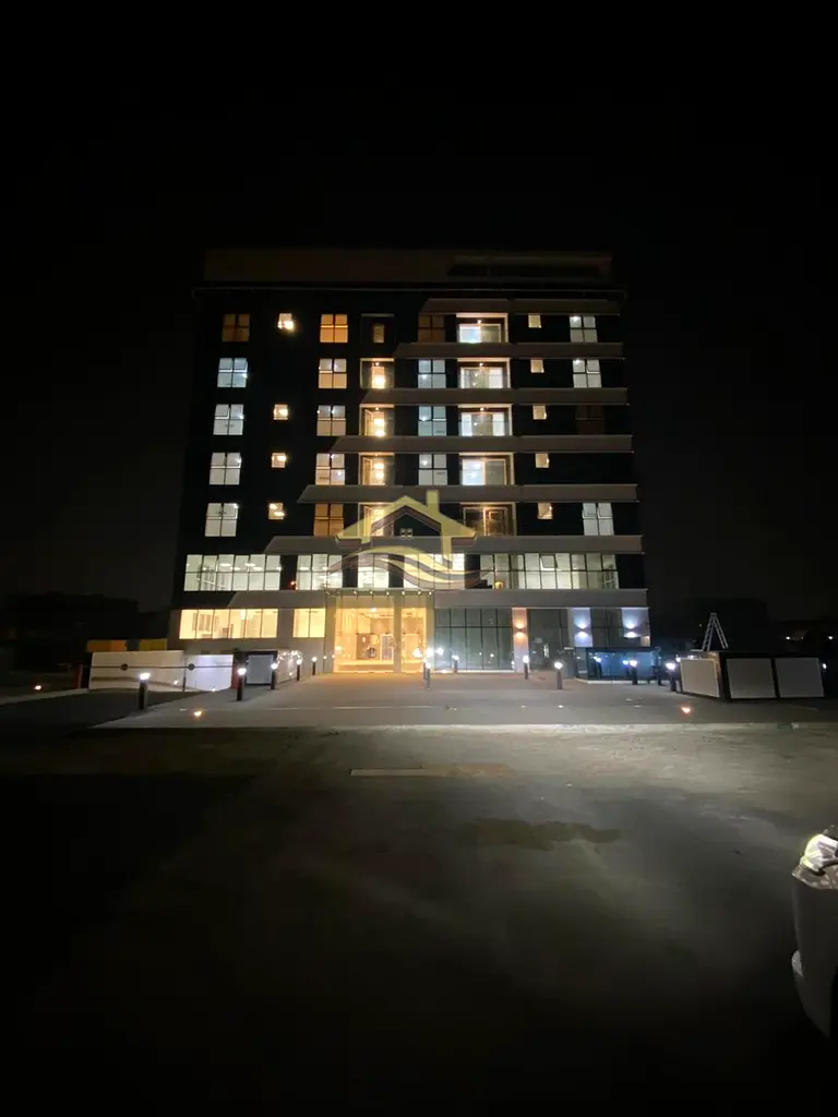 Residential and commercial building for sale, a great investment opportunity